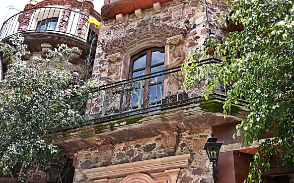 paprika courtyard above